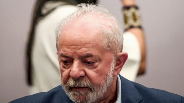 Lula passa por cirurgia para retirada de lesão na laringe