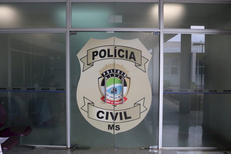 Homem é preso após matar esposa transexual a pauladas na Capital