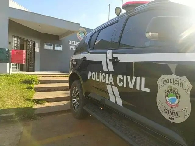 Homem é executado a tiros na rua e polícia recolhe 18 cápsulas de 9 mm