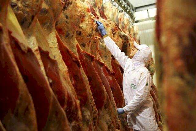 Exportação de carne bovina cresce 26% em 2022, diz Abrafrigo