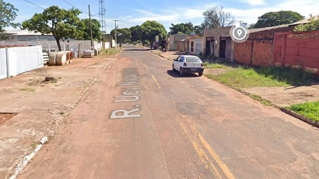 Bandidos invadem casa e trocam tiros com morador