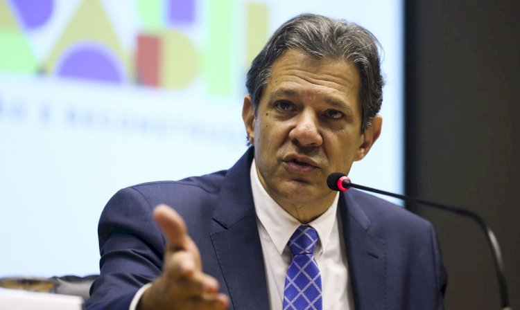 Haddad anuncia pacote de R$ 242,7 bi para melhorar contas públicas