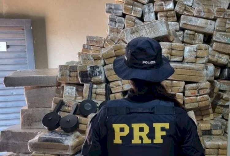 Caminhão é apreendido com mais de 3t de maconha e carregadores de armas