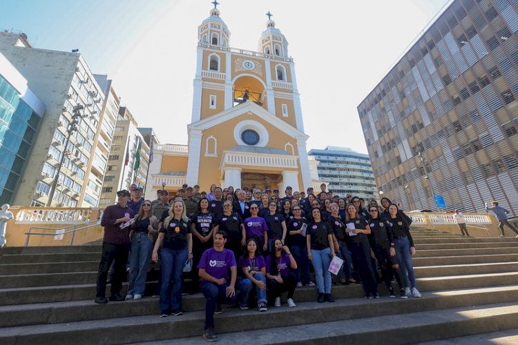 Caminhada em Florianópolis une as forças de Segurança pelo fim da violência contra a mulher