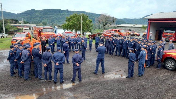 Santa Catarina envia novas equipes especializadas do CBMSC para apoio ao Rio Grande do Sul