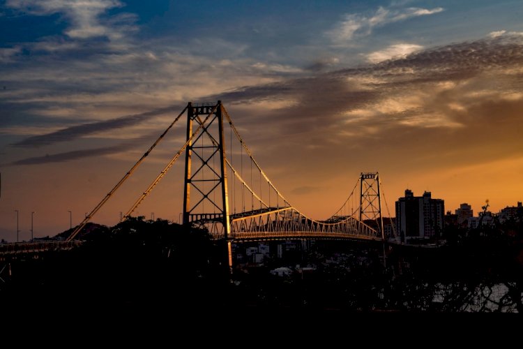 Instalação da iluminação cênica da Ponte Hercílio Luz começa no dia 30 de outubro