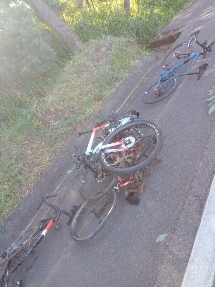 Van atropela 15 ciclistas em Paraopeba; dois estão em estado grave