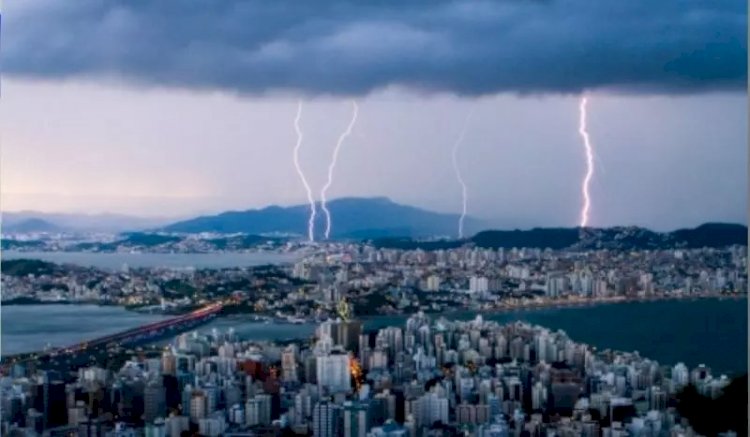 vAlerta laranja: ciclone extratropical traz tempestade e ventos de até 80 km/h para SC