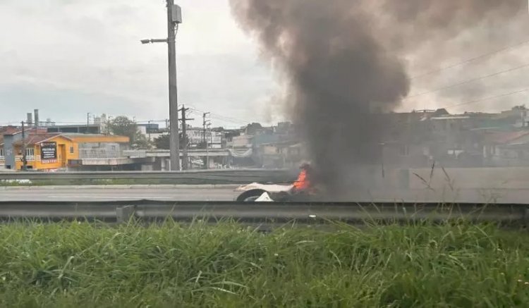 Barricadas foram incendiadas para auxiliar na fuga de criminosos, que tentaram invadir território de facção rival na região do Papaquara, no Norte da Ilha; morte de executor seria motivação de ataque