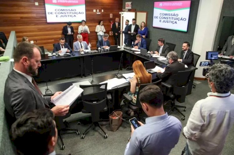 Deputados estaduais de Santa Catarina discutem projetos que impactam na educação, saúde, trânsito e outros temas